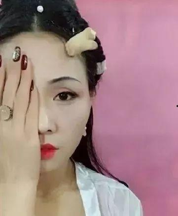 娱乐吃瓜女星化妆,揭秘化妆术背后的秘密