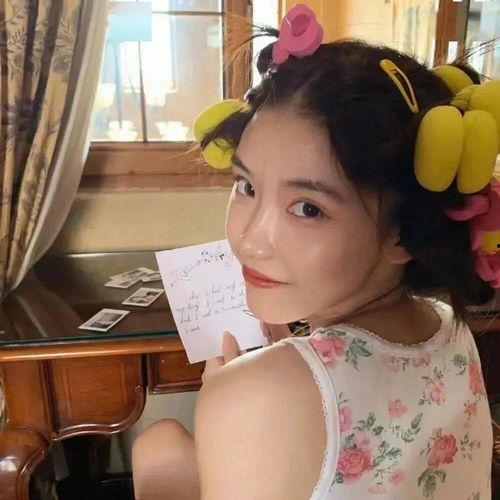 吃瓜娱乐图片搞笑头像女,搞笑头像中的青春活力女生风采