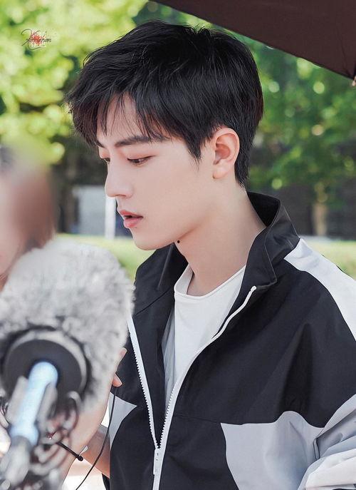 娱乐吃瓜君侯明昊,娱乐吃瓜界的“瓜王”崛起之路