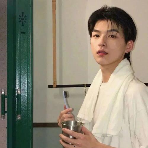 吃瓜娱乐微博头像图片男,揭秘吃瓜娱乐界男星们的微博头像魅力