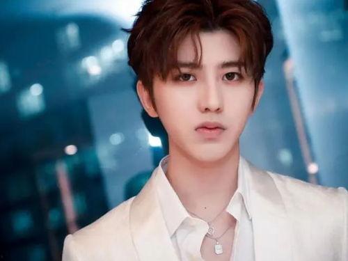 吃瓜娱乐八卦蔡徐坤图片,帅气形象引热议