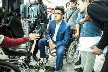 娱乐吃瓜君轮椅,轮椅上的娱乐达人，带你领略不一样的娱乐圈风采